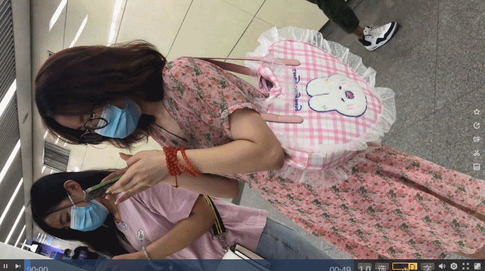 大神一路走一路抄底多位黑丝美女全是漂亮的小姐姐2