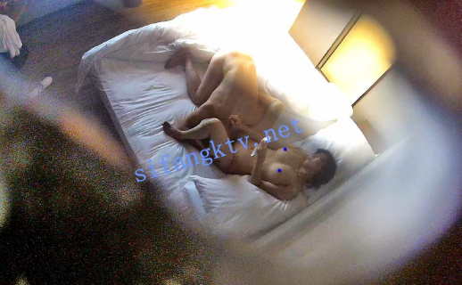 ✅安防精品✅少妇中的上等品和光头男偷情中途老婆查岗✅