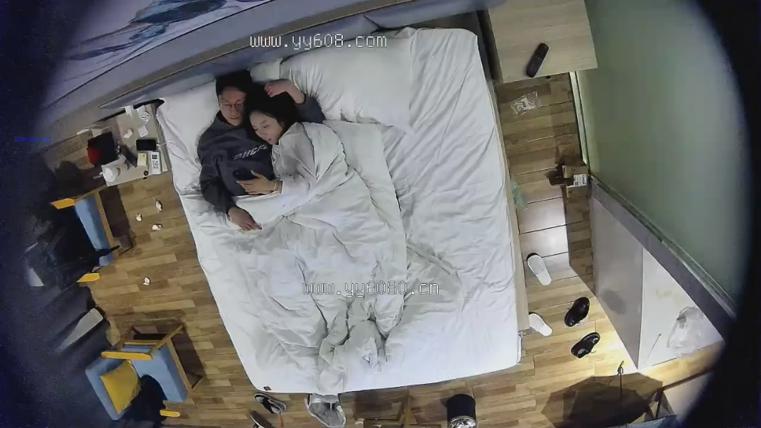 2024-2-15新流出安防酒店偷拍❤️白领情侣过完年从家里逃出来放松一下连续干了一个多小时