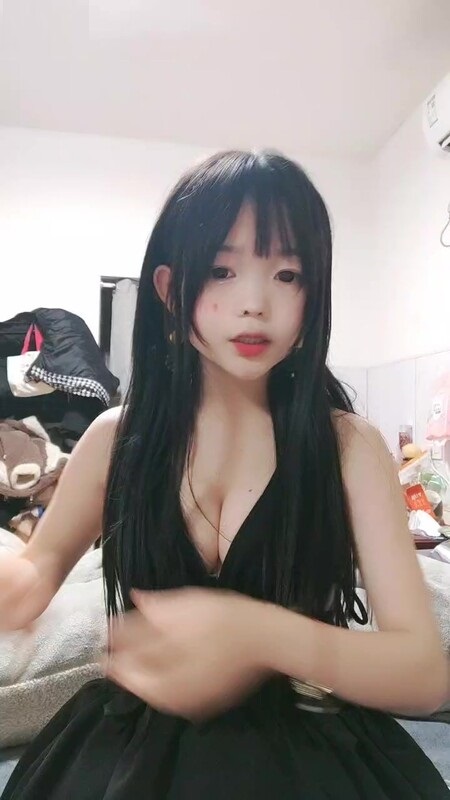 童颜巨乳娃娃脸妹妹!难得收费房约炮操逼!埋头吃吊,开档黑丝骑上来,自己动两个奶子直晃动,舒服的呻吟