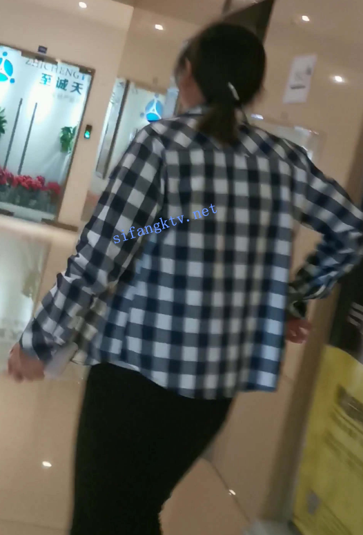 办公室隔板女厕360度全景偷拍女同事迷人的私处