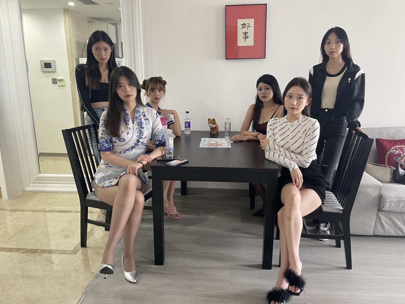 最新核弹【流欲XX工坊】模特群约拍6位极品身材年轻女模大胆私拍,有说有笑躺一排随便摸丝足美腿全裸终极美鲍4K视觉盛宴