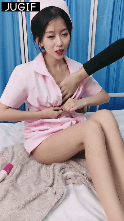 极品颜值女神，化身小护士，帮病人解决生理需求，无毛小骚逼，骑上来插穴，干的妹妹爽翻