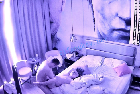 ♦️酒店偷拍♦️奔放女孩和男友逮住机会就啪啪啪