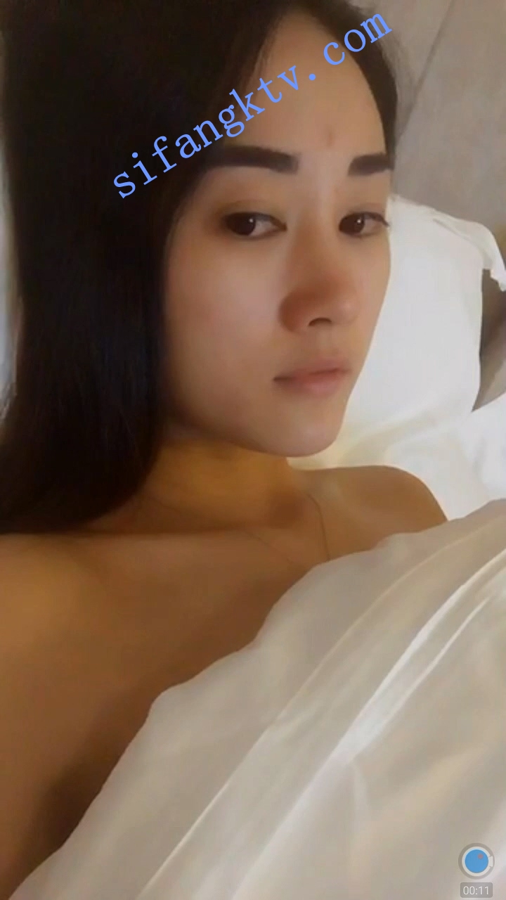 大胸未知名清纯主播早期直播平台录，外网重金购