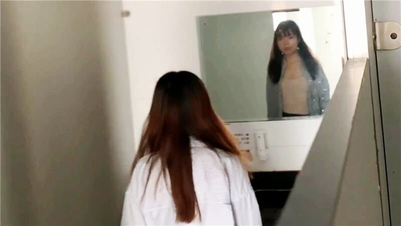 酒店女厕偷拍长发美少妇❤️鲍鱼不停蠕动
