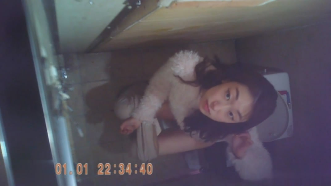 大神潜入饭店女厕偷放设备偷拍美女尿尿❤️奇怪这的环境不大行来的都是高颜值气质美女