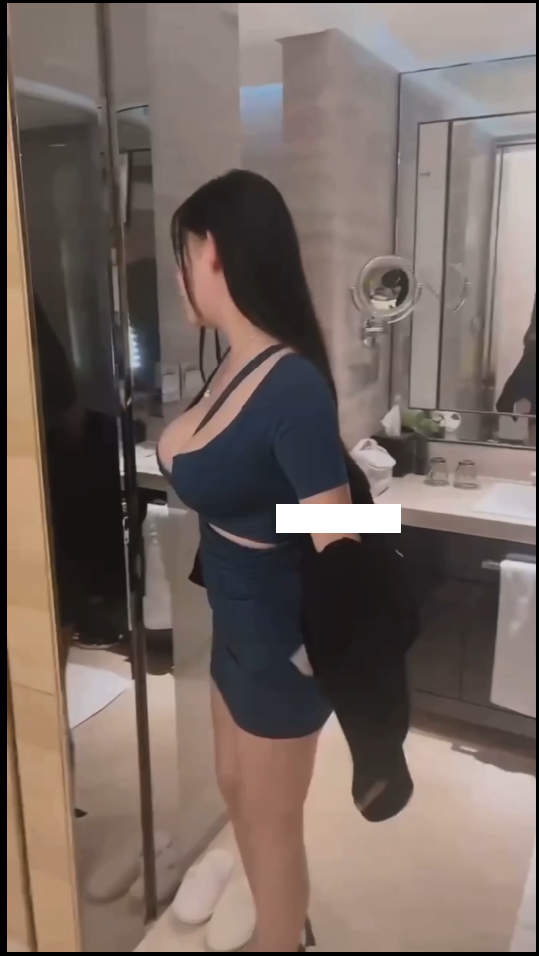 【抖音巨乳】李雅 最新 摄影师与模特的故事