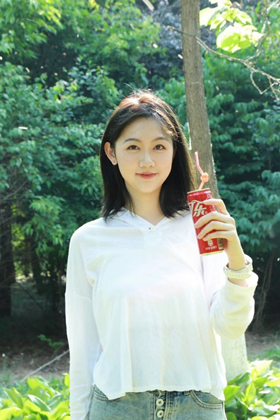 【极品反差婊】探探里约到自己的高中朋友,约出来一顿狂艹,大白天车内撸管,车震吃鸡,十分刺激,!