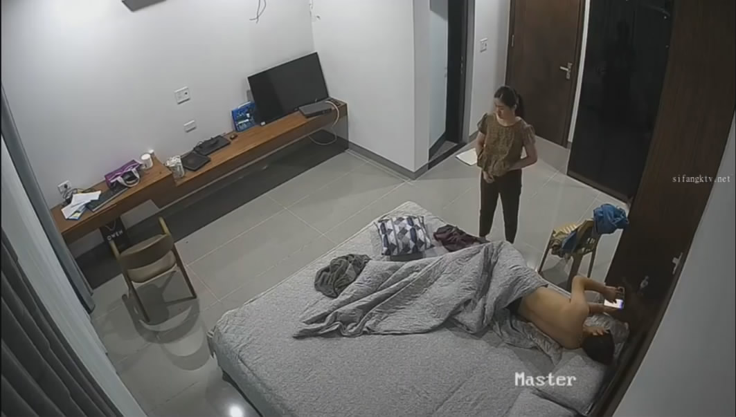 黑客破解家庭网络摄像头偷拍❤️貌似结婚没多久还没小孩的夫妻日常性生活站着也能草