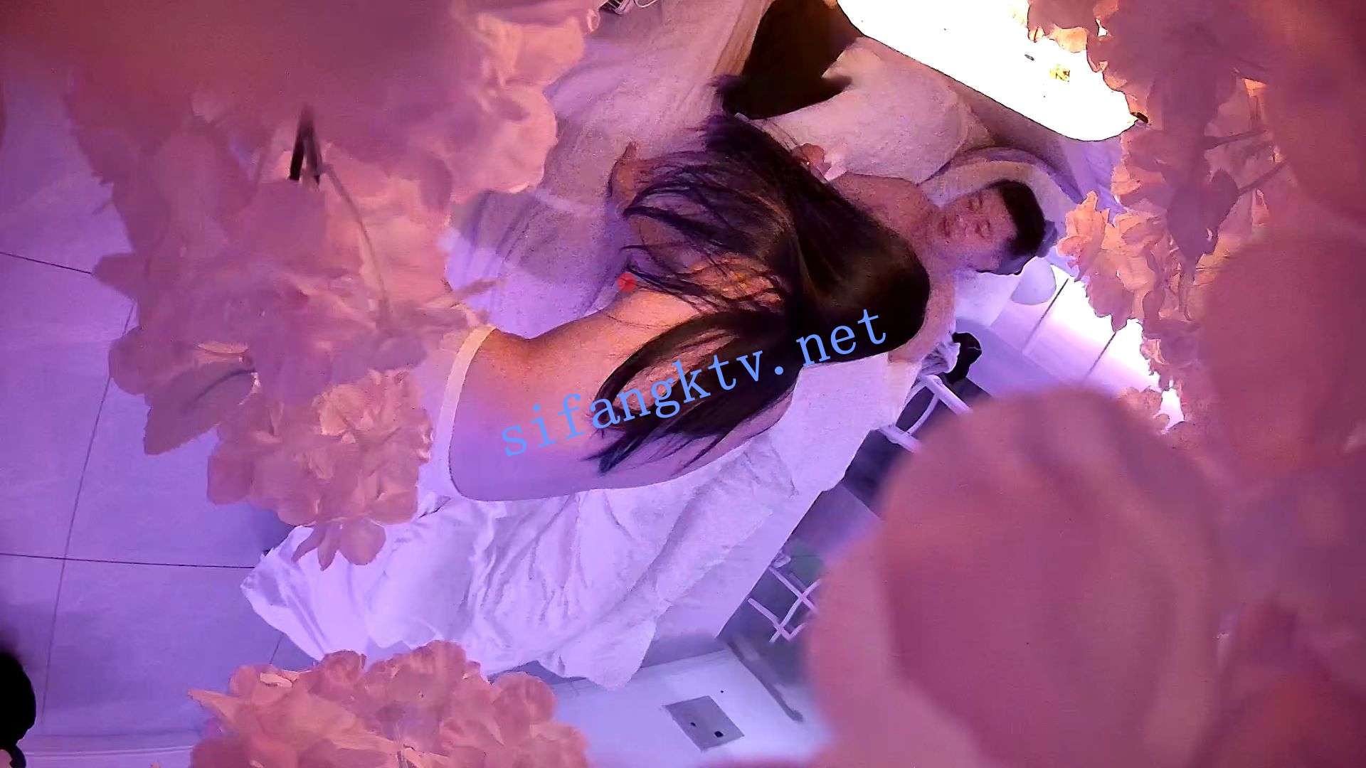 ♦️酒店偷拍♦️爱干净的女孩颜值果然都不会差
