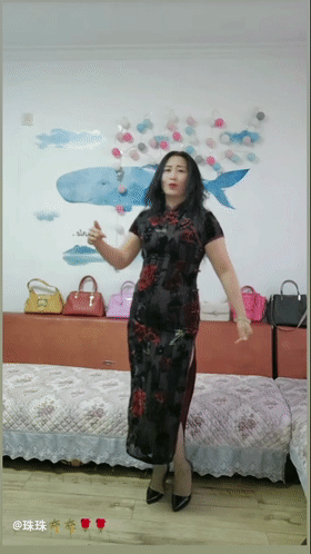 极度反差熟女 抖音 ·❤️ 内蒙古珠珠 ·❤️ .,白天放羊,晚上骚气满满,一曲舞蹈后自慰大戏,骚水流一手!