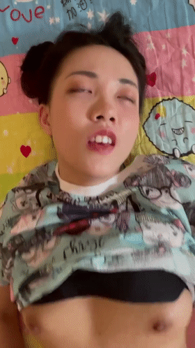 【极品反差婊】农村土炕操轻熟女人妻,真tm会叫床,叫声诱人,无套狂艹内射,特写怼脸、内射流精画面!