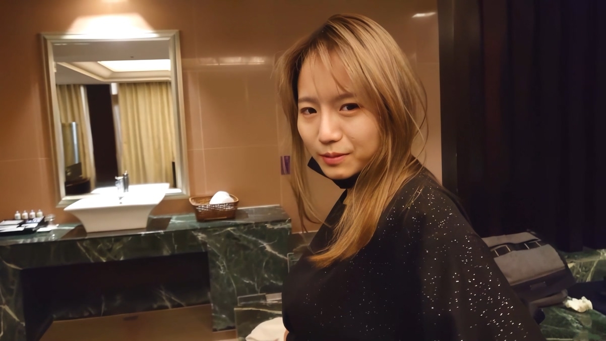 精彩淫荡对话,巨乳肥臀天生完美炮架子,有正式工作的漂亮美女兼职卖肉,表面优雅床上极度反差,自抠高潮脸呻吟超赞