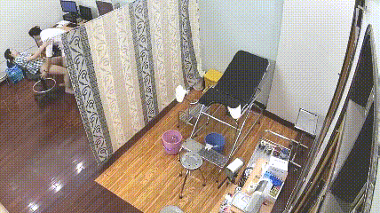熟女人妻 在私人妇科诊所偷情男医生 被无套内射 再免费检查一下骚逼顺便清理干净精液