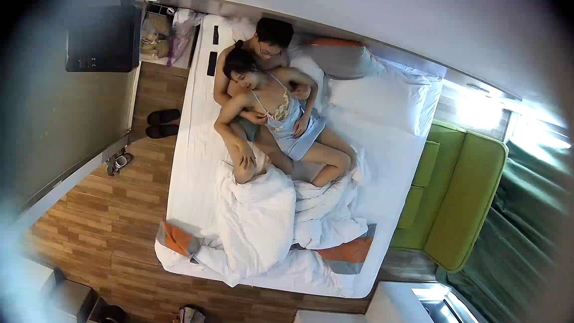 ⚡⚡纯上帝视角偸拍艳福不浅四眼直男偸情人妻美少妇,特意穿个骚内裤,激情69式,床头肏到床尾,呻吟声销魂