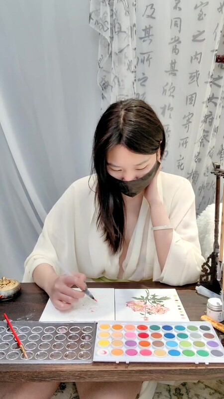 古风才艺小姐姐!画画跳舞多才多艺!白嫩美乳骚穴,镜头前扣弄,震动棒伺候,水声哗哗,爽的呻吟不断