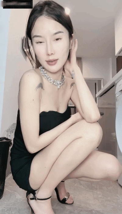 气质尤物性感女神!黑丝包臀裙极品美腿!脱衣舞诱惑,吊带丝袜高跟鞋,翘起美臀,情趣椅子,电动假吊震穴