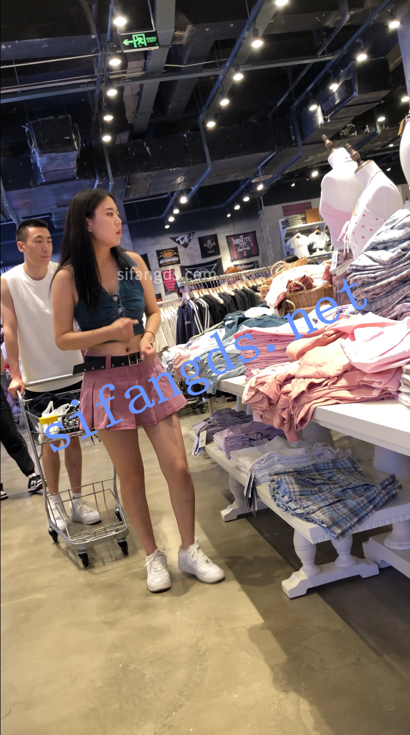 ⭐【mccd】⭐ 32 超短百褶裙小姐姐与男友一起逛街被CD