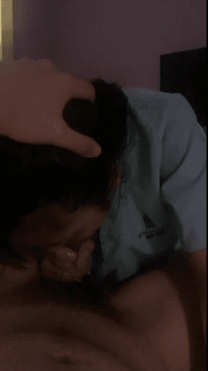 厦门街头搭讪抖音卖衣服的小网红❤️酒店开房啪啪娇小的身材非常适合抱起来双脚离地狠狠草