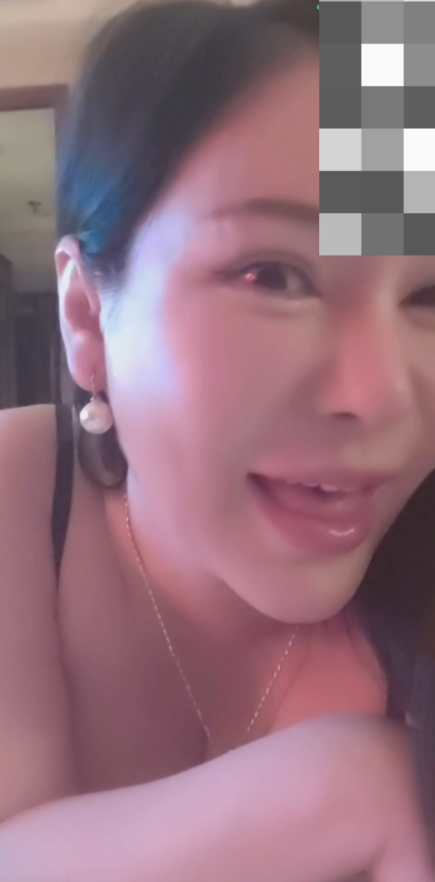 【推特巨乳】喜悦 最新一对一露脸抠逼流水