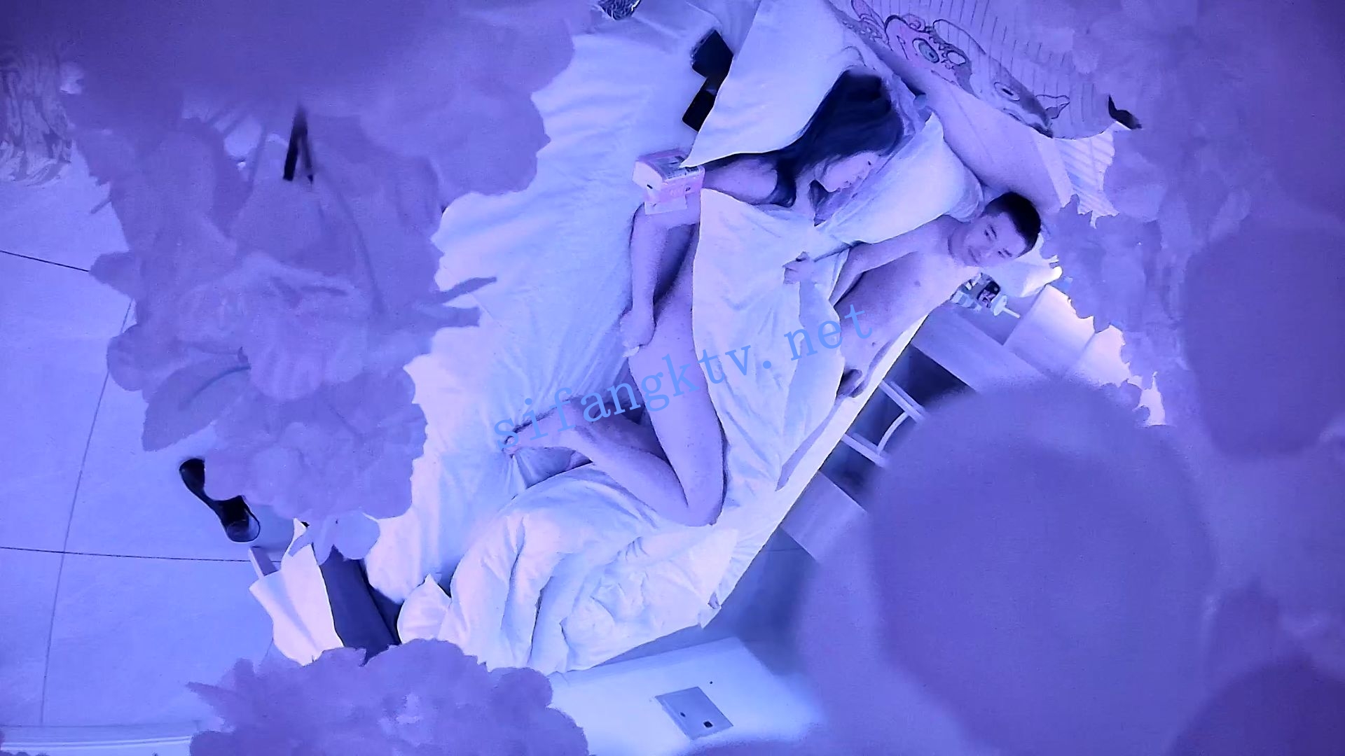 ♦️酒店偷拍♦️气质甜美女和被男友边啪边拍