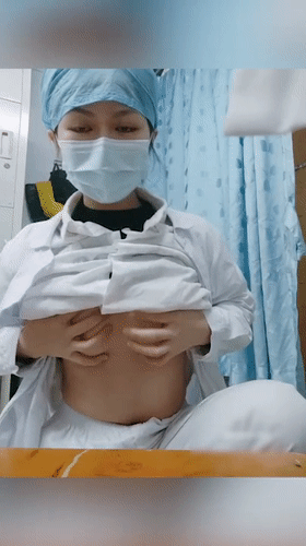 ✨某医院清纯小护士✨工作期间露出自拍,与炮友性爱大战,无套狂艹,相当刺激!(完整版)