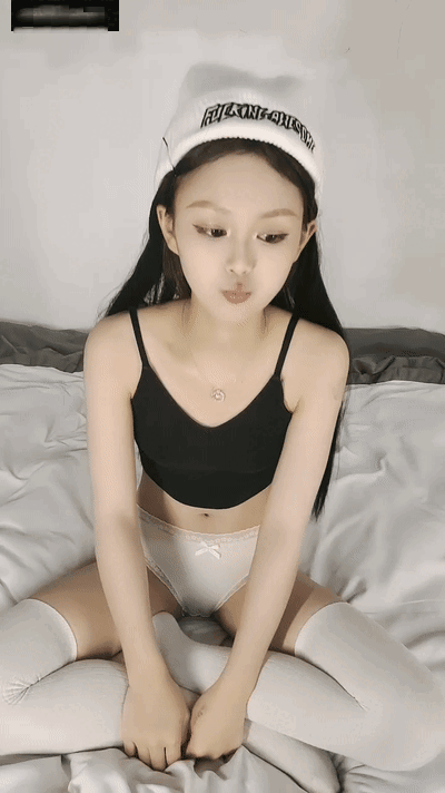 娇小身材极品小萝莉!难得炮友双人操逼秀!埋头深喉吃吊,张开双腿求操,站立侧入骑乘位爽翻