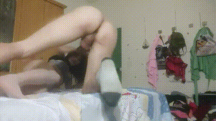 漂亮灰丝少妇 啊我高潮了 我操的爽吧 吃快餐被小哥抱着猛怼套子都掉了操的很舒服 貌似被内射了