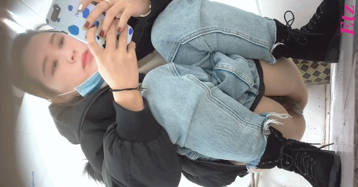 商场女厕全景偷拍几位美少妇的极品美鲍鱼