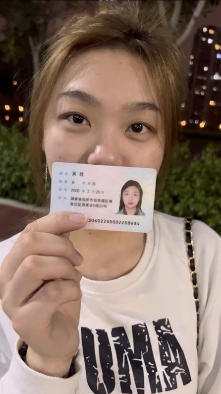 自爆身份屌炸天!户外极限挑战天花板,推特红人【查小理-吴晗】全裸任务,车来车往路边搭讪小青年免费给口活,对话刺激