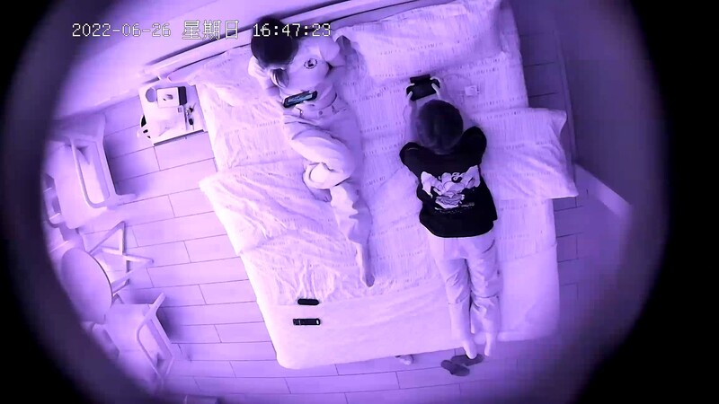 22年0628【安防 乐橙】学妹被干得花枝乱颤,老是喊疼不想继续,住了1夜搞了两次,这小哥哥的鸡巴还挺长的操到一半说“好滑哦”