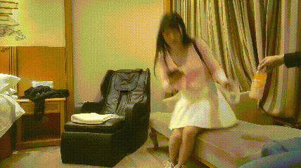 黑丝美女 本来做这个很舒服到了你这里就不舒服呢不要老是出去 哦靠你射里面啦 中途偷偷拿掉了套子被怀疑内射吵架了