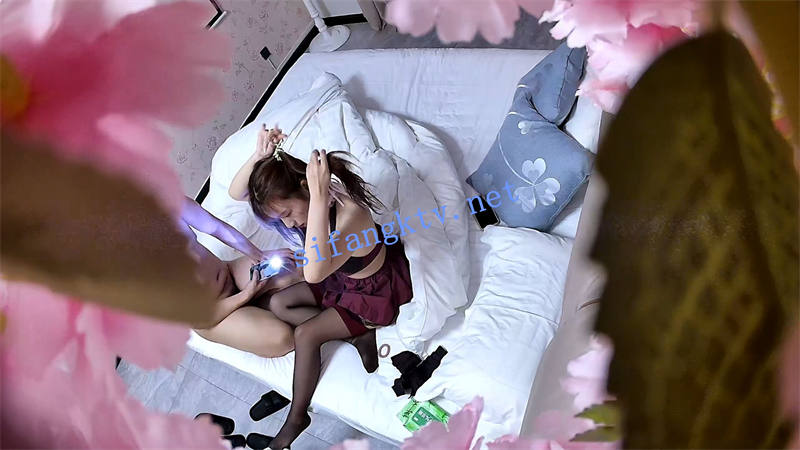 2-4最新酒店偷拍！黑丝JK女友，清纯活力十足
