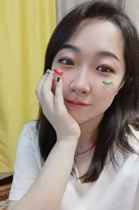 【极品反差婊】幼儿园同事,被黄毛艹了一年,各种NTR剧情都耍过,解锁多种战斗场景,玩得开又刺激