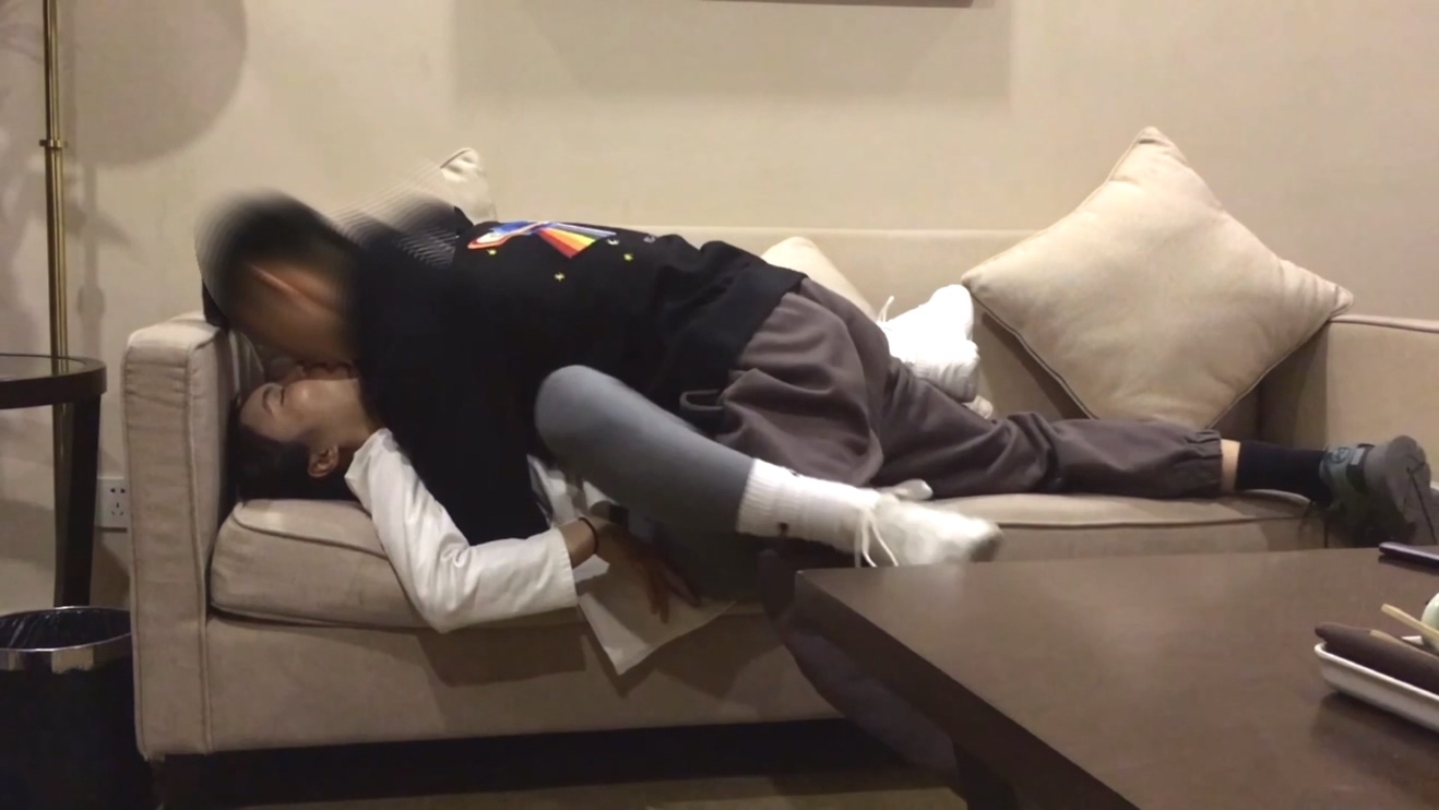 对话淫荡刺激,推特PUA健身教练肌肉男勾搭上的自己学员苗条性感小姐姐露脸性爱自拍,肉棒进入秒变母狗胡言乱语