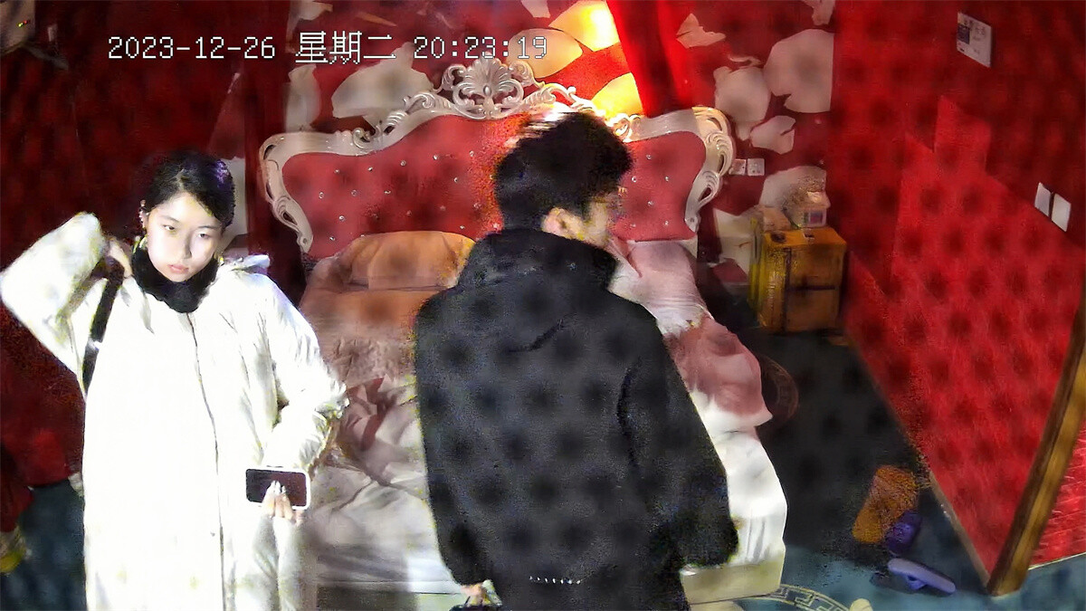 2023.12.26,【酒店偷拍】,甜美气质极品女,每个动作都充满了优雅,男友艳福不浅晚饭都不吃了,脱光开干爽歪歪!
