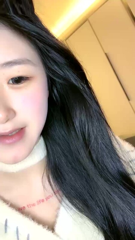 成都丝丝!小姐姐大战小奶狗炮友!开裆黑丝,69姿势互舔,主动骑乘怼入,无套内射,连续搞了两炮