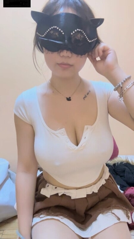 顶级美乳E罩杯嫩妹妹!一对豪乳又白又大!爆炸身材,大奶子呼之欲出,扒开内裤看穴,假吊骑乘位深插