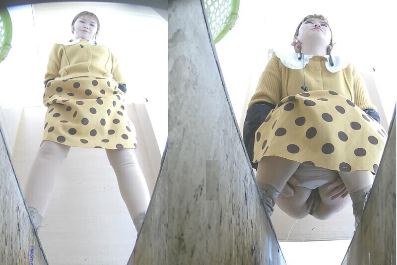 食品厂女厕偷拍黄衣少妇这是什么爱好?擦完PP要吻一吻什么味道