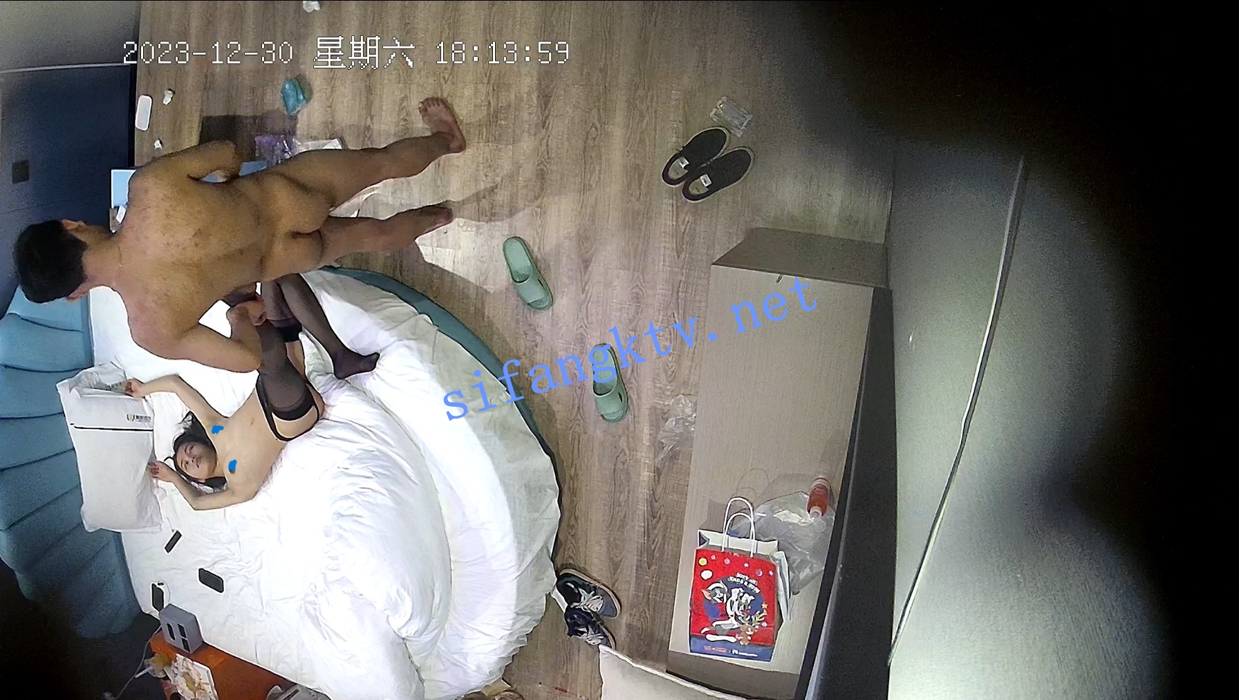 ✨酒店偷拍✨堪比明星 饥渴情侣黑白丝换着穿 变着花样操穴