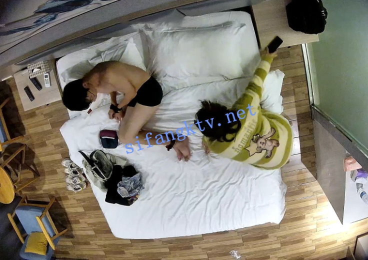 ♦️酒店偷拍♦️被富婆包养的小白脸被绑手脚蹂躏了两天