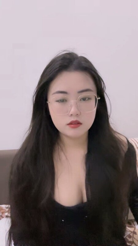 气质尤物眼镜御姐!黑丝肥臀骚穴!强震力跳蛋自慰,近距离特写,震的骚穴酥酥麻麻,小姐姐很喜欢这道具