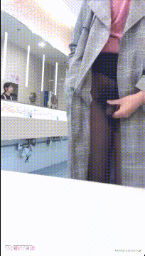 漂亮黑丝伪娘露出 来到女厕所不穿内内隔着黑丝猛露 不停有妹子进出 看着刺激紧张 狂泄一地