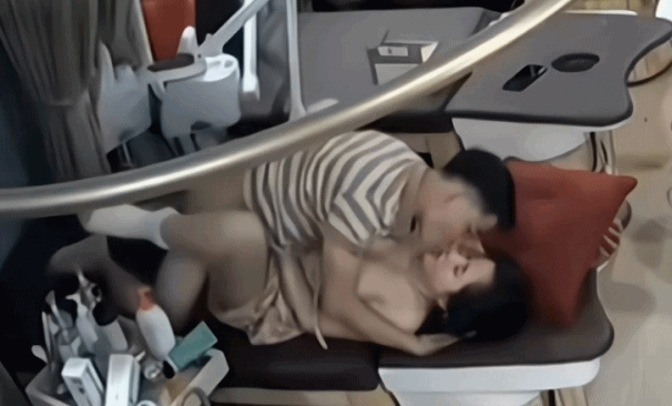 安防精品✅美容院按摩大胸少妇偷情店员✅舔逼舔胸骑身上