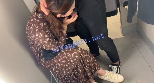 ❤️白金泄密❤️#高清#碎花裙美女在商场试衣间做爱泄密#