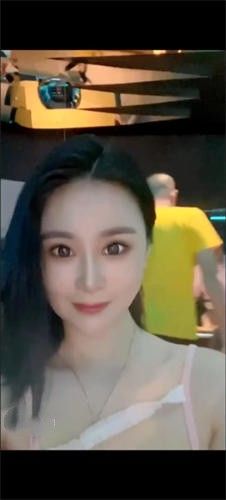 重磅强推-核弹级泄密!9分超高颜值的美少妇御姐和金主打炮视频流出,貌似是个网红,极品大胸很粉,佛祖也要动心