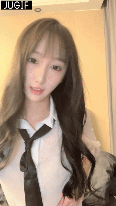 顶级尤物网红女神,衬衣黑丝美腿,嗲嗲娇滴滴,脱光光自慰,极品美臀翘起,搔首弄姿诱惑