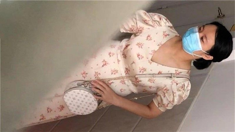 医院女厕偷拍碎花连衣裙少妇❤️多毛肥鲍鱼长长的逼缝