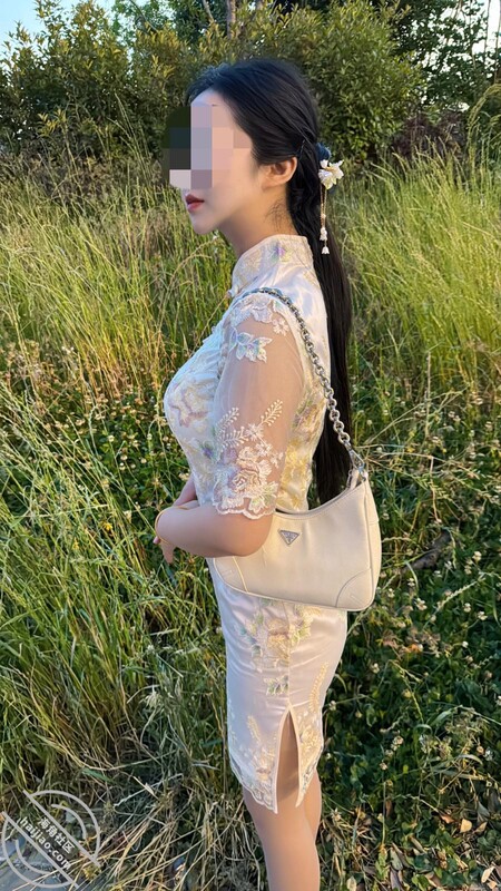 【超顶❤️通奸乱伦】婀娜多姿旗袍长腿女神《会喷水的亲姐姐》野外在路边干炮 强行内射 鲜嫩白虎汁液超多